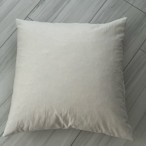Pottery Barn Sea Shell Coastal Inspired Oversized Decorative Accent Pillow - Picture 4 of 9